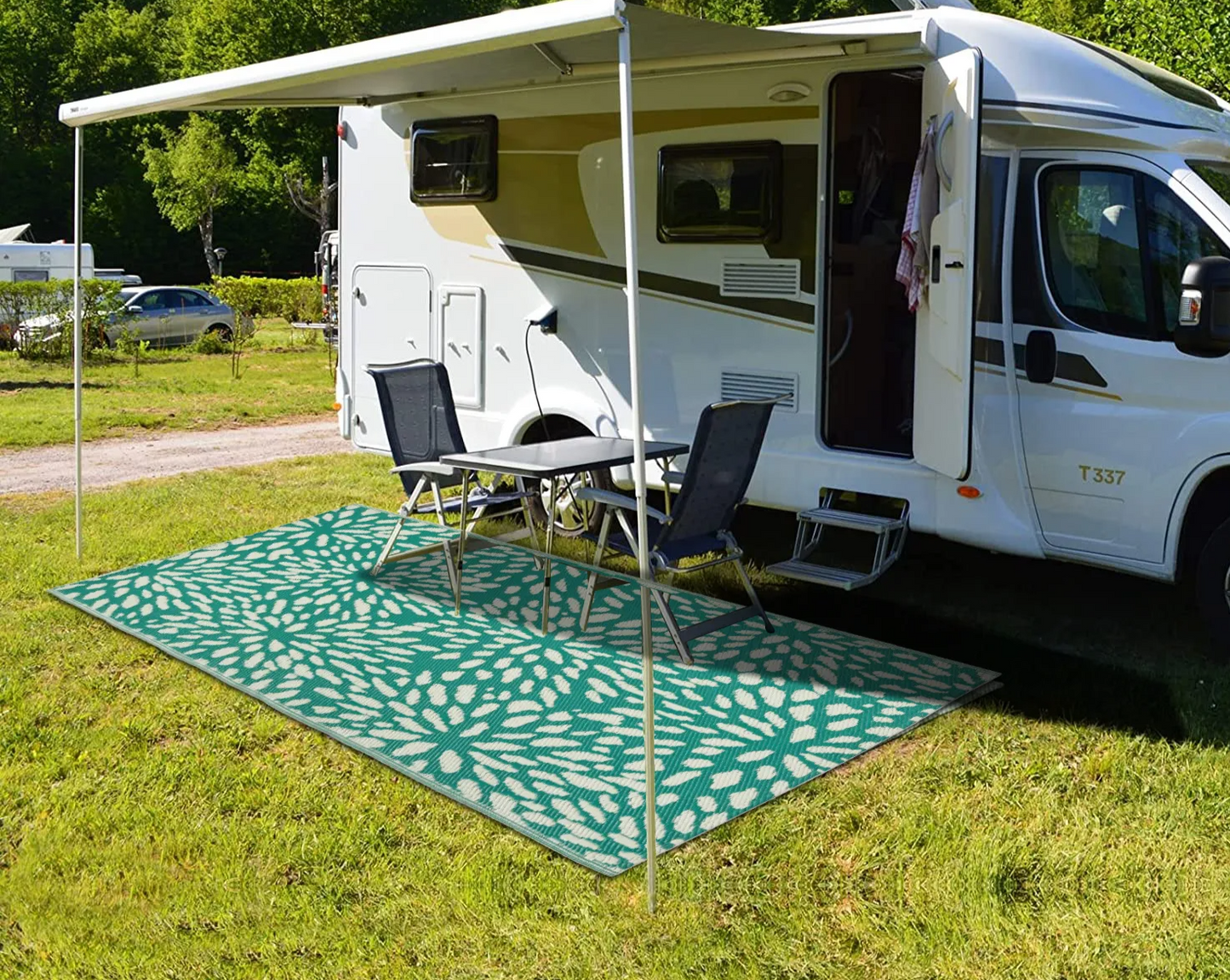 Luxurious Microfiber Shaggy Picnic Rugs: Bedroom Elegance, Outdoor Comfort