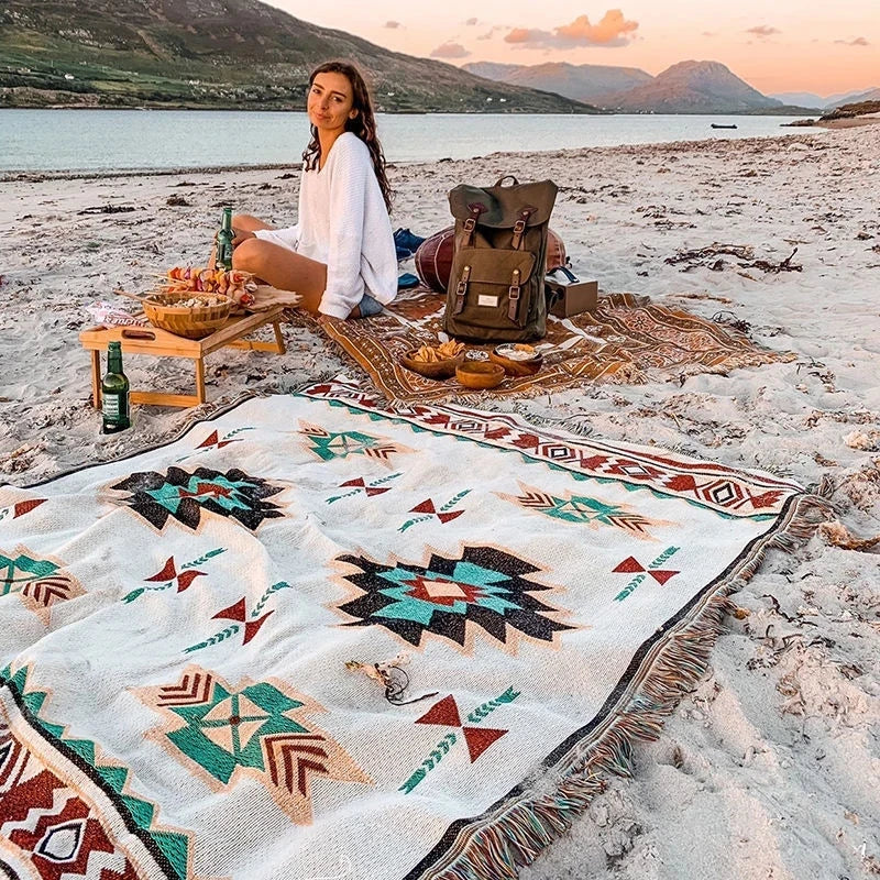 Mexican-Style Bohemian Picnic Rug for Outdoor Comfort - White