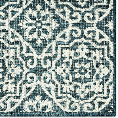 Professional Travel Collection Reversible Patio Rug: Versatile Outdoor Elegance