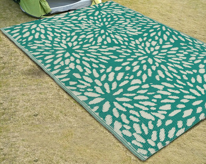 Luxurious Microfiber Shaggy Picnic Rugs: Bedroom Elegance, Outdoor Comfort