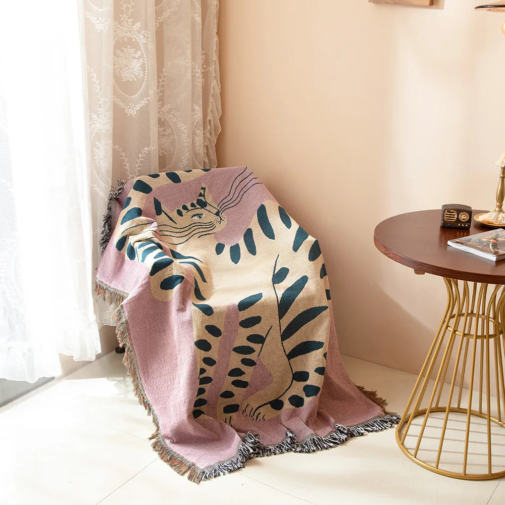 Cat Pattern Throw Blanket: Cozy Pink Accent for Home and Outdoors