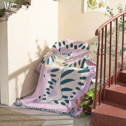 Cat Pattern Throw Blanket: Cozy Pink Accent for Home and Outdoors